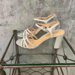 Badgley Mischka  Glitter strappy Sandals women’s 9 Silver heels special occasion